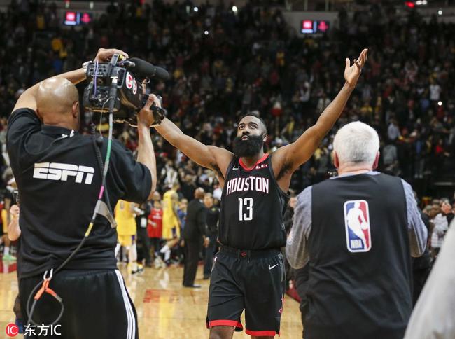 最快百球先生！哈兰德领取英超100球纪念球（哈兰德创英超百球最快纪录，获颁百球纪念球）