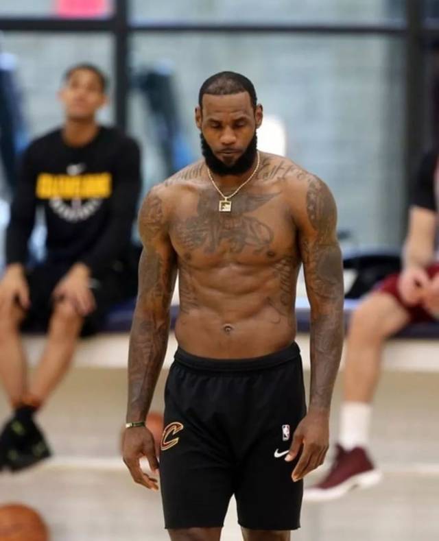 为何亲斯内德？穆帅：斯内德给了我三冠王，那是最棒的一年（穆帅谈为何偏爱斯内德：他助我成就三冠 那是我最辉煌的一年）