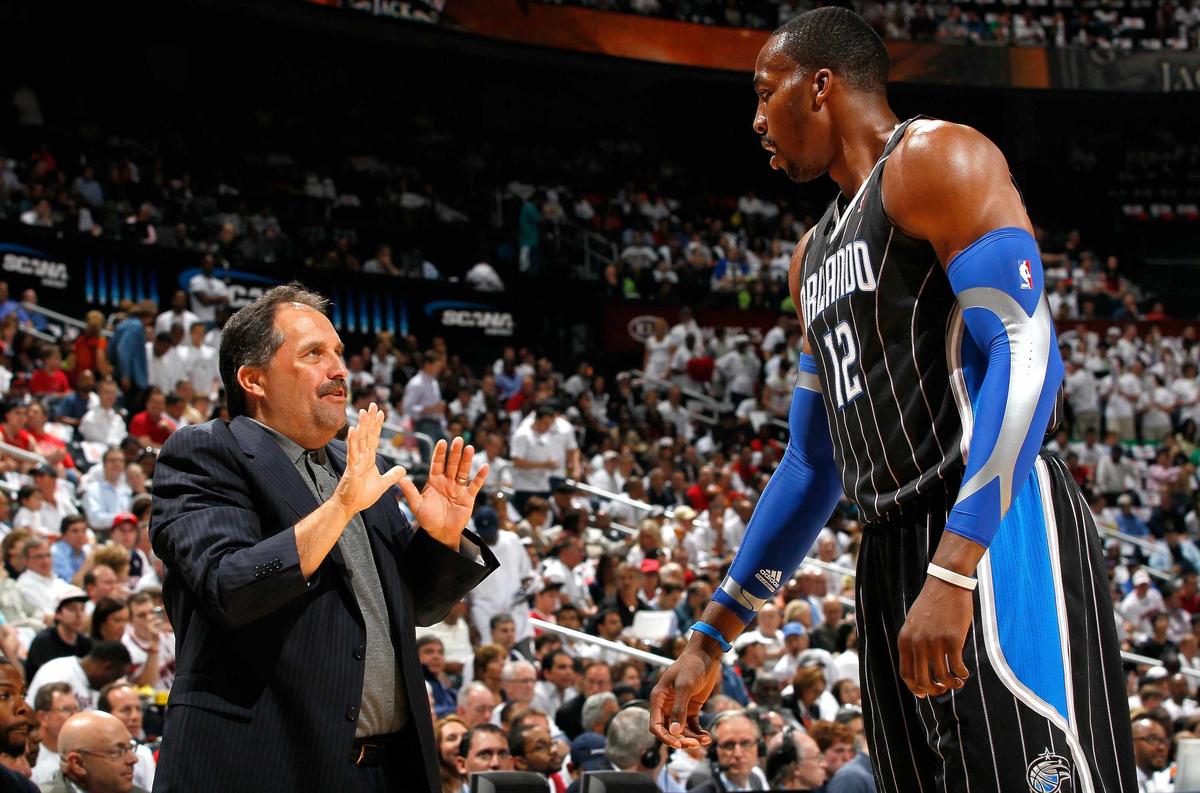 半场：柏林联1-1拜仁，诺伊尔“下蛋”送礼，迪亚斯0度角破门（半场战报：柏林联1-1拜仁，诺伊尔失误送礼，迪亚斯零角度破门）