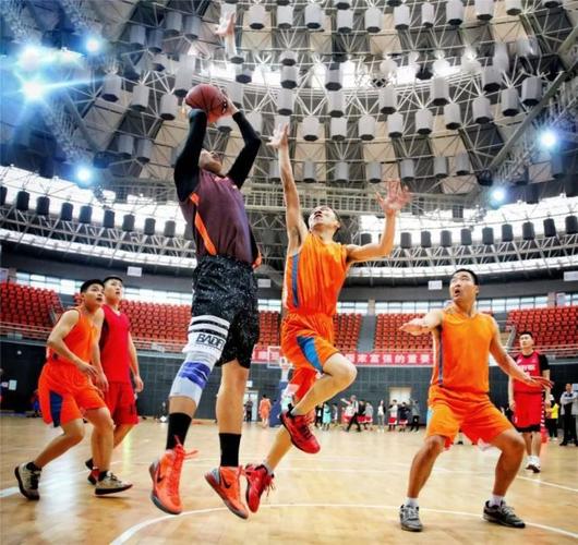 勇士官方：库里&霍福德缺席明日对阵鹈鹕，库明加出战成疑（勇士官宣：库里、霍福德缺席明日对鹈鹕之战，库明加出战成疑）