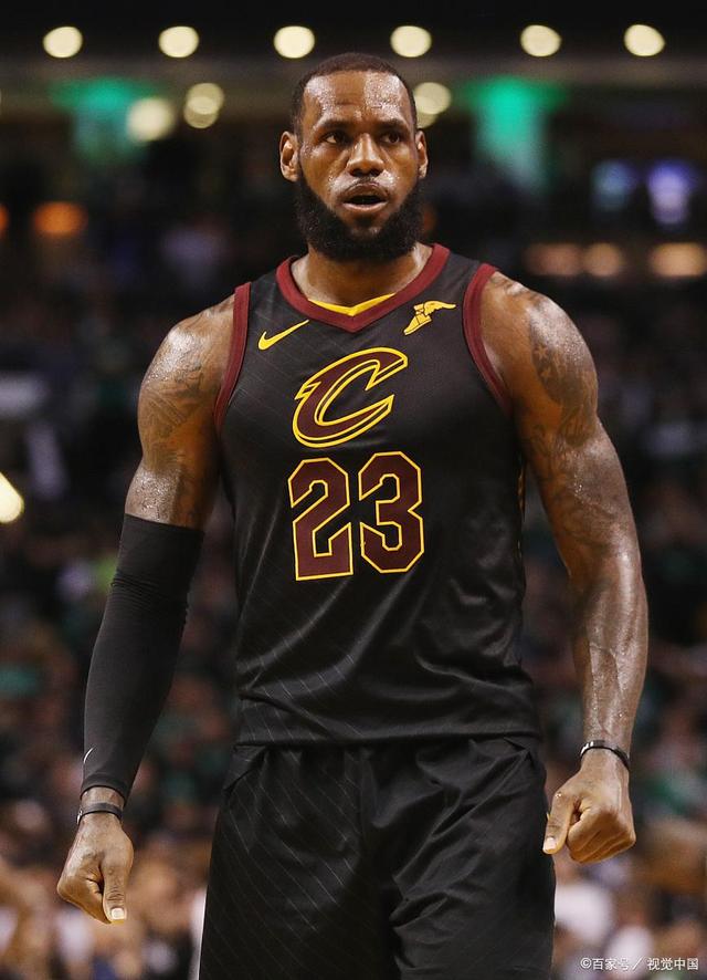 1次扛旗2次退赛！带伤出征的郑钦文，为何仍是湖北队的骄傲？（带伤仍前行：郑钦文一次扛旗两度退赛，何以依旧让湖北队自豪？）