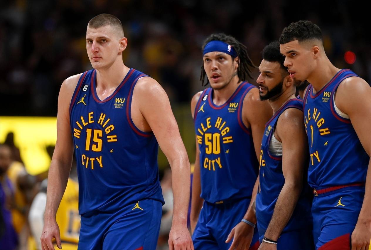 鲁比亚莱斯再谈亲吻门：我不需要向珍妮弗道歉，她当时同意了（鲁比亚莱斯再度谈“亲吻门”：称无需向珍妮弗致歉，表示当时已获对方同意）