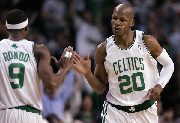 实现中超三连冠、队史第4冠，海港官方社媒发文庆祝（海港三连霸中超、收获队史第4冠，官方社媒发文庆贺）